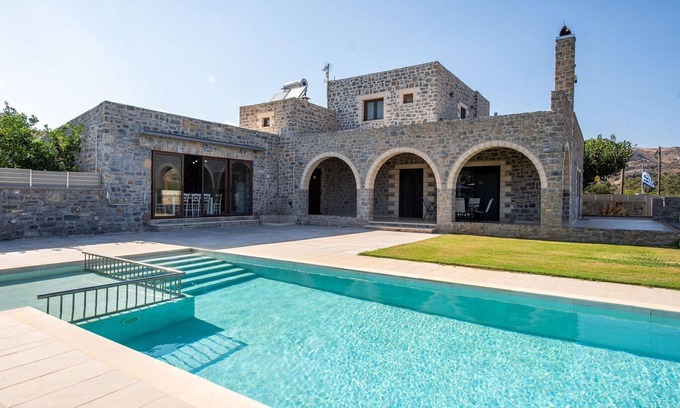 Monopari Villa | Charming Family Villa with Pool in Koxare