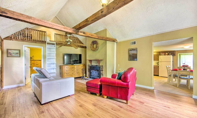 Hallsville Cottage | Charming Farm Cottage w/Fire Pit + Grill!