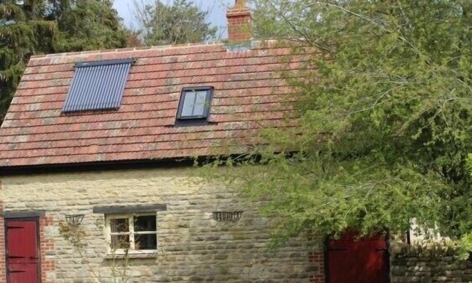 Witney Cottage | CHARMING FARM COTTAGE NR OXFORD, LARGE PRIVATE GARDEN, VIEWS OVER FARMLAND