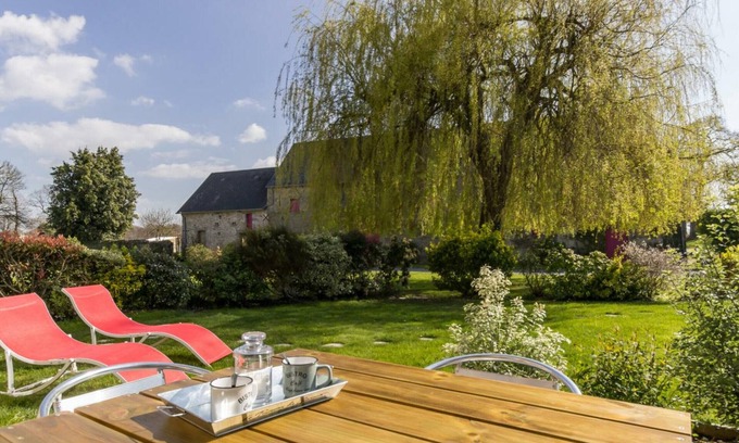 Muneville-sur-Mer Cottage | Charming Farmhouse Retreat with Garden, BBQ & Kids' Playground Near Granville Beaches