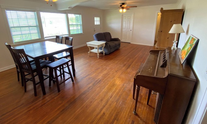 Winter Garden House | Charming farm house just 15 min away from Disney and Universal parks.