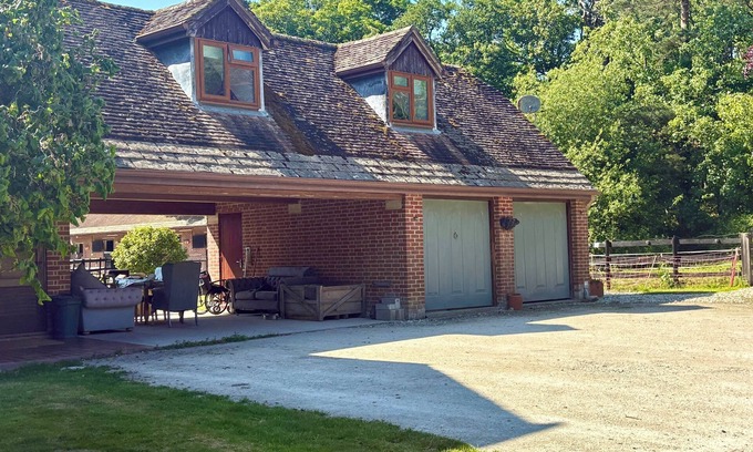 Wareham Apartment | Charming Farm Stay in Dorset. Cozy Self Catering Apartment with scenic views.