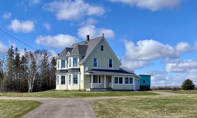 Cape Traverse Other | Charming Farmhouse on 2 acres , 5 mins from beach .