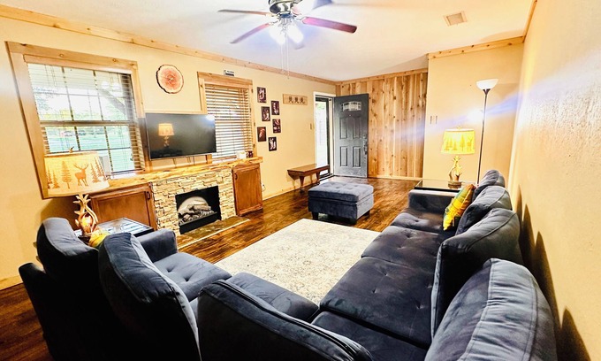 Corsicana Other | Charming Farmhouse Getaway with Nature & Family Fun in Corsicana, TX