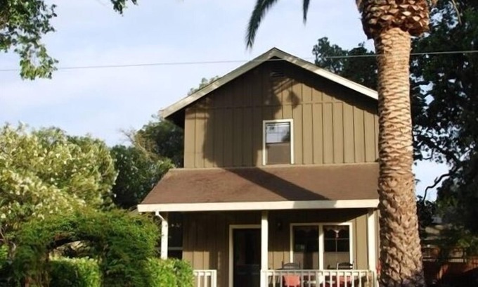 Yountville Other | Charming Farmhouse in Historic Old Town Yountville -Stroll to Restaurants, Shops