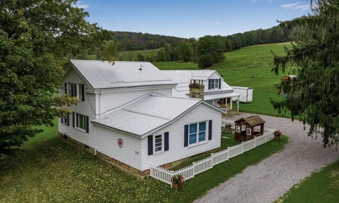 Black Creek House | Charming Farmhouse, including barn filled with horses and livestock