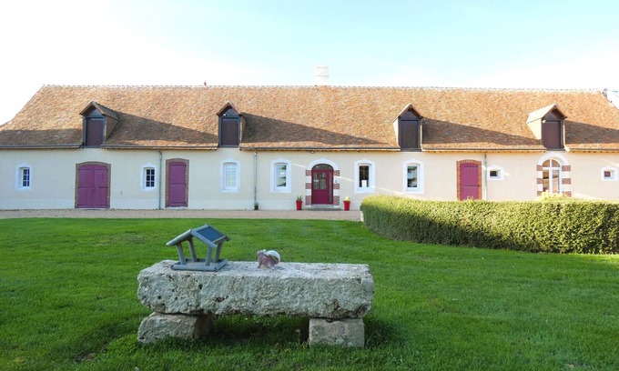 Boisgasson Cottage | Charming Farmhouse Stay: Game Room, Spacious Garden, Near Historic Chateaux