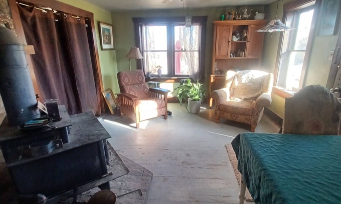 Emery Other | Charming farmhouse with 1 bedroom and WiFi, AC in welcoming Emery