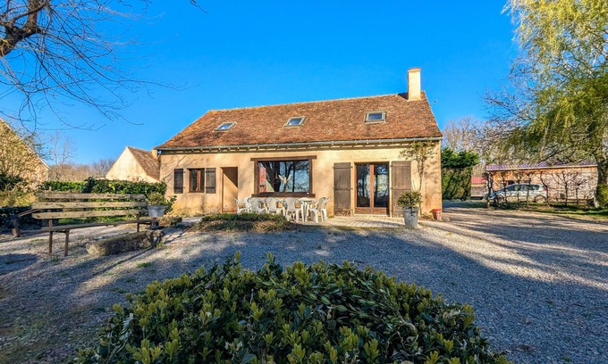 Mouhers Cottage | Charming Farmhouse with Pool, Sports Facilities & Scenic Views in Mouhers, France