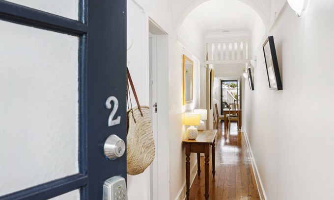 Manly Apartment | Charming federation apartment close to Manly Beach.