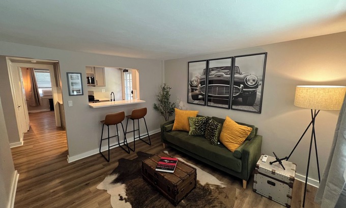 Unionville Apartment | Charming First Floor 1-Bedroom - Steps Unionville Center Shops