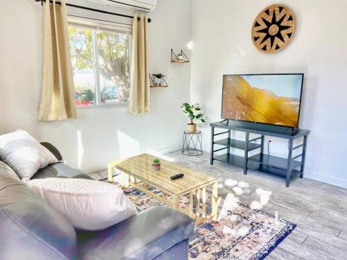 Lincoln Acres Apartment | Charming Flat Near The City