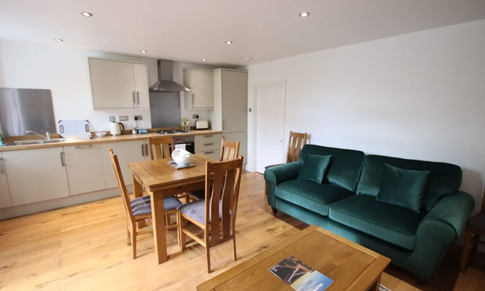 Clifton Apartment | Charming flat with private patio in Clifton