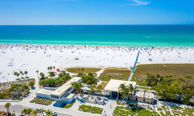 Bay Acres House | Charming Florida Beach Home w King Bed Patio