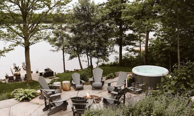 Bala Cottage | Charming Four Seasons Lake Front Renovated Cottage in Bala, Moon River Muskoka
