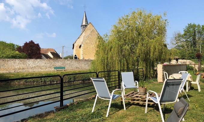 Mezieres-sur-Ponthouin Cottage | Charming Riverside Mill House 20 mins from Le Mans - Ideal for Fishing, Pet-Friendly, EV Charger