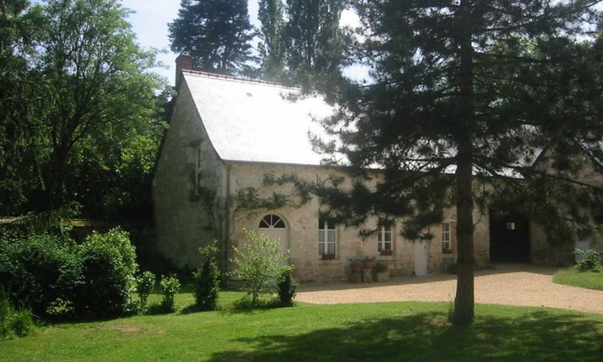 Saint-Benoit-la-Foret Cottage | Charming XVIIIth-Century Cottage Near Chinon – Private Garden, Terrace & Game Room
