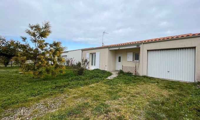 Cheray House | Charming 2BR Home in Saint-Georges-d'Oléron with Garden, Close to Shops & Cycle Paths