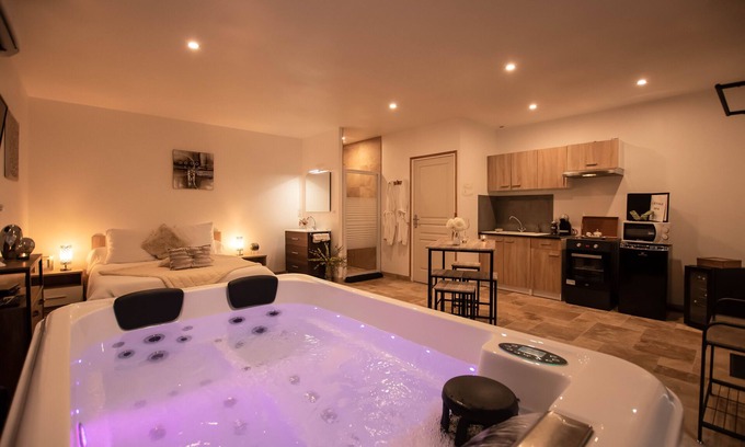 Beynac-et-Cazenac House | Charming spa cottages L ETOILE SPA