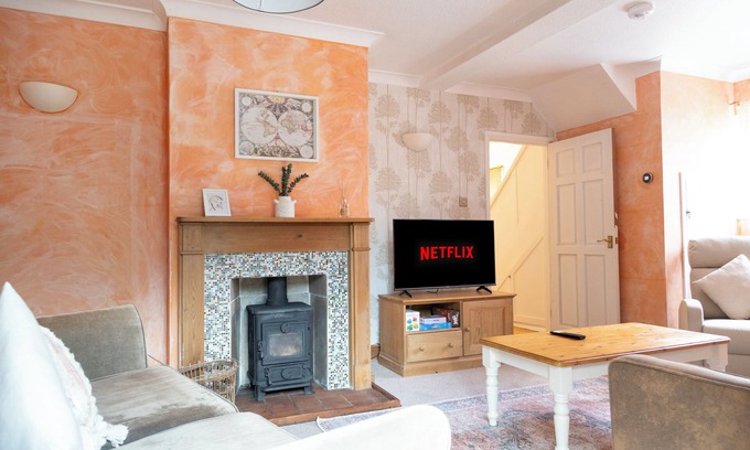 Frome House | Charming Frome Retreat with 4 Bedrooms