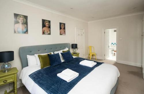 Munster House | Charming Fulham Home! Spacious with Modern Touches