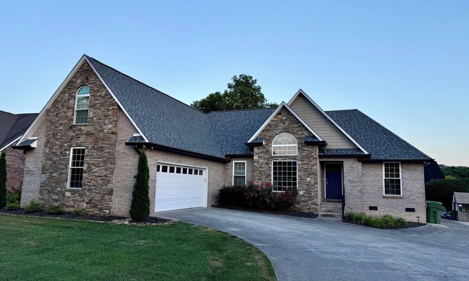 Knoxville House | Charming, fully-equipped, 3-bedroom house in lovely Knoxville.
