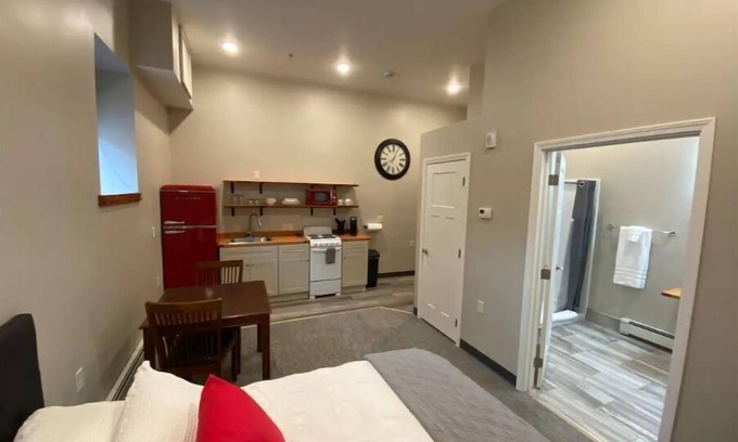 East Hillside Apartment | Charming, Fully Furnished Studio Apartment, 101