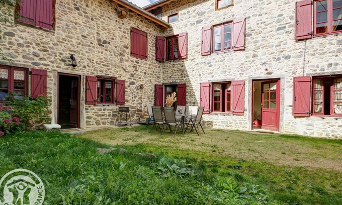 Saint-Just-en-Bas Cottage | Charming Gîte in Calm Hamlet: Fireplace, Internet, Near Skiing, Accessible, Private Garden