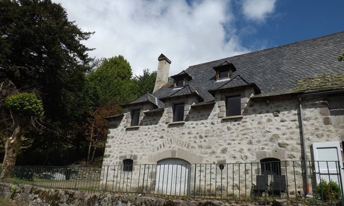 Laveissiere Cottage | Charming Gîte near Super-Lioran Ski Resort, Fireplace, WiFi, Pet-Friendly