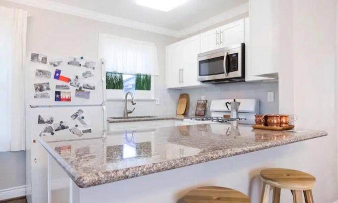 Montrose Apartment | Charming Garage Apartment