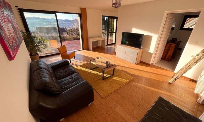 Sigoyer House | Charming garden apartment in Sigoyer