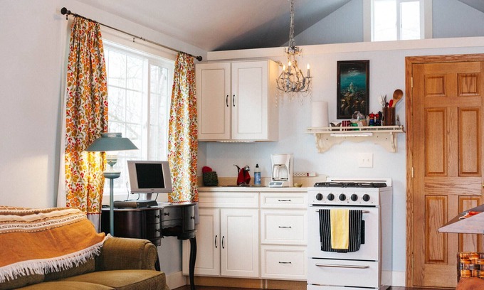 Chewelah Cottage | Charming Garden Cottage
