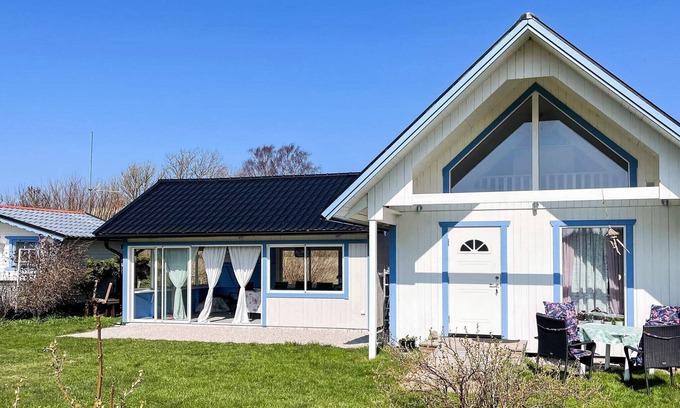 Levide House | Charming Garden Cottage in Levide