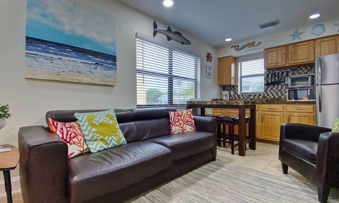 Redington Beach Condo | Charming getaway across the street from sparkling waters of Redington Beach