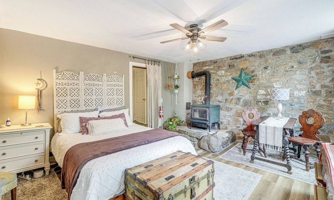 Lambertville Apartment | Charming Getaway < 1 Mi to Downtown Lambertville!