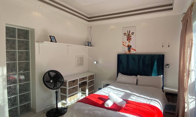 Parow North House | Charming Getaway located in the heart of Parow North !