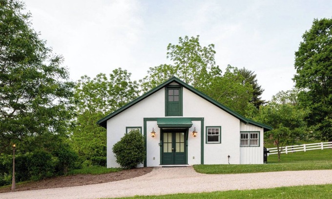Warm Springs House | Charming Getaway Steps to Swimming Pool, Hot Tub and more!