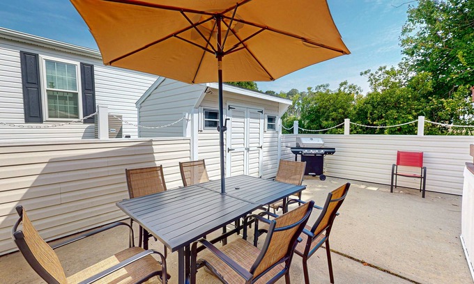 Assateague Pointe House | Charming getaway with modern amenities, tennis court, pool, & private patio
