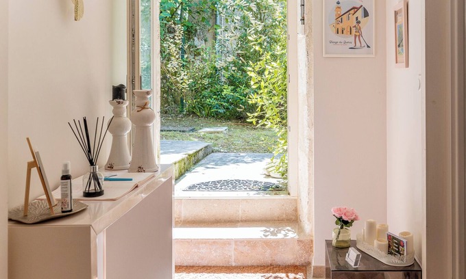 Belveze House | Charming gîte and unusual cabin, nature, swimming pool. Ideal for friends and family stays