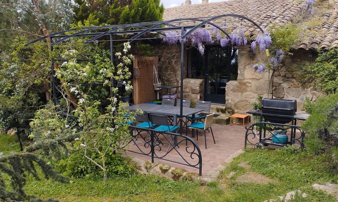 Plats House | Charming gîte ★ in an 18th-century fortified farmhouse