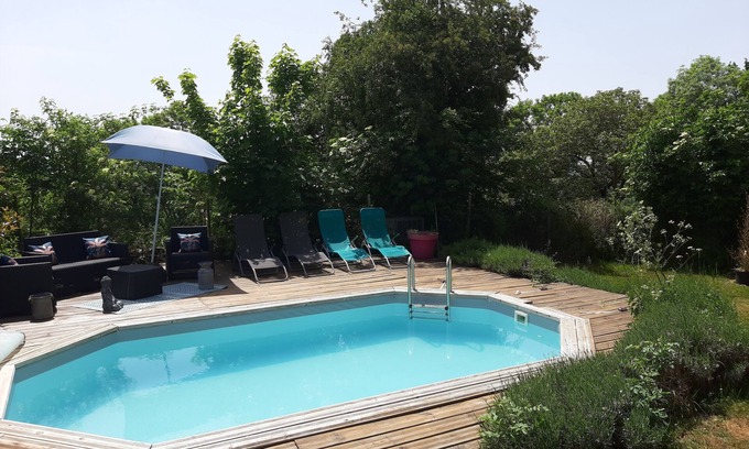 Auzers Villa | Charming gite with swimming pool, sauna and jacuzzi, Salers Puy Mary area