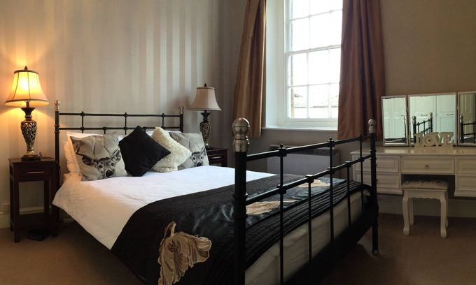Corsham Apartment | Charming Grade 2 Period Apartment