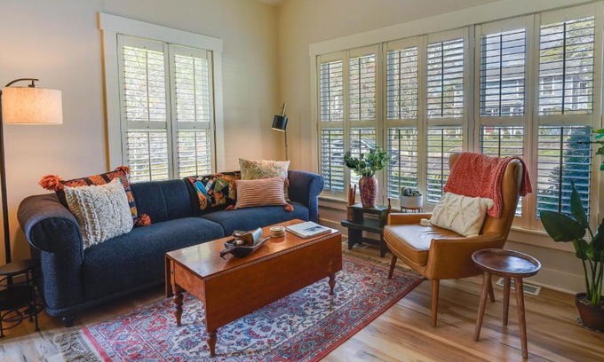 Granville Apartment | Charming Granville Home with Porch - Walk Downtown!