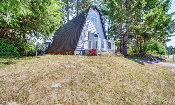 Grayland Apartment | Charming Grayland Getaway: Walk to the Beach!