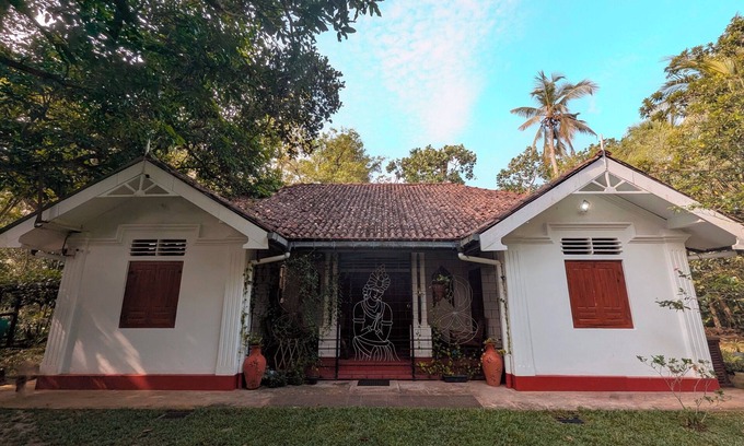 Baddegama Villa | Charming Greenacres Bungalow w/Pool & Lush Garden – Ideal for Relaxing Getaways