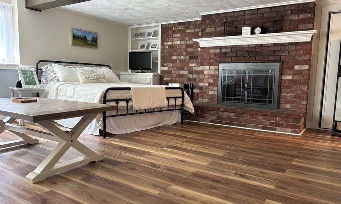 Groton House | Charming Groton farm townhouse minutes from all attractions with scenic views.