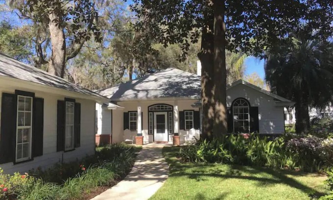 Green Cove Springs House | Charming Guest House on Private 5 Acre Riverfront Estate with DOCK