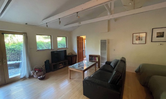 Mission Canyon Cottage | Charming guest cottage in Santa Barbara with access to hiking and the beach