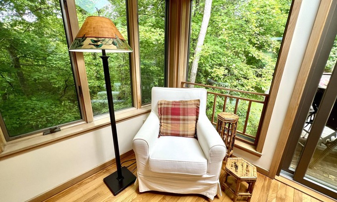 Vineyard Haven House | Charming Guest House near Lambert's Cove Beach