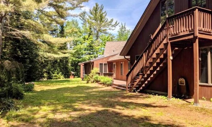 Twin Mountain House | Charming Guest House & King Suite - Twin Mountain River Retreat